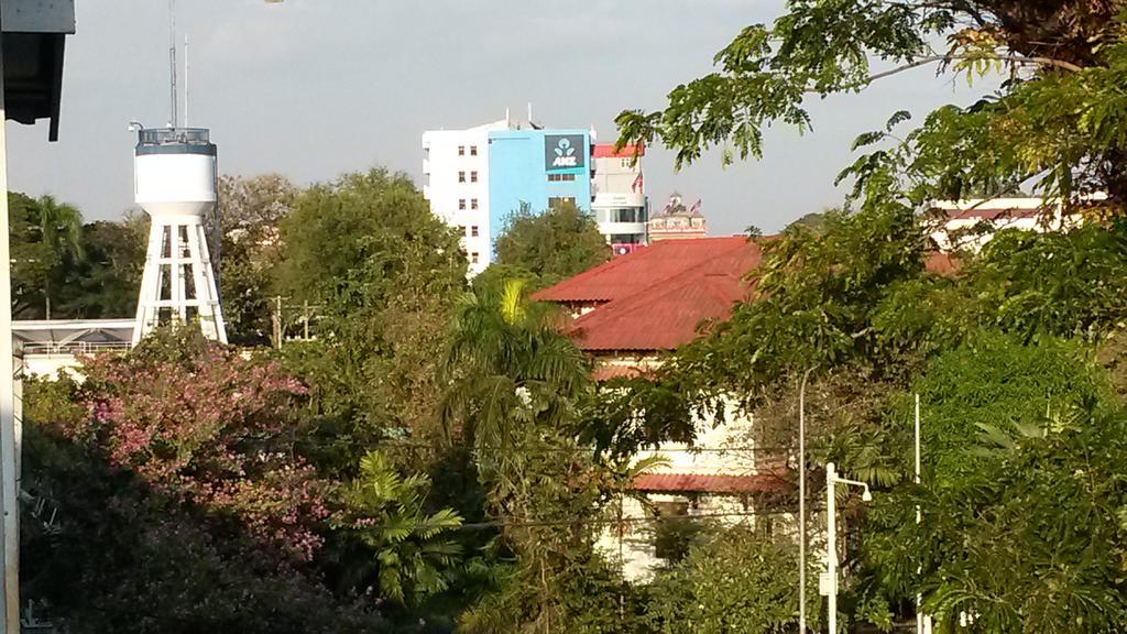 Av Hotel Vientiane Exteriör bild