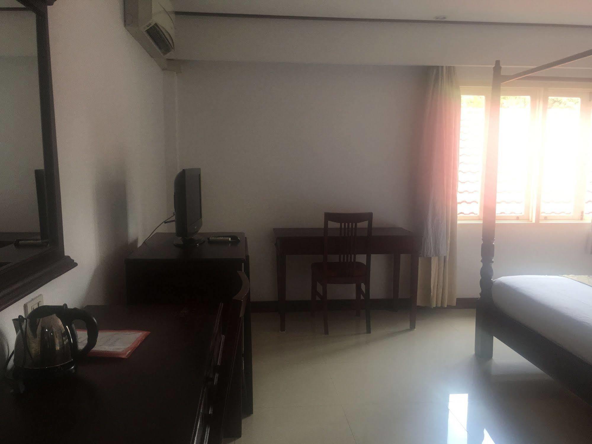 Av Hotel Vientiane Exteriör bild