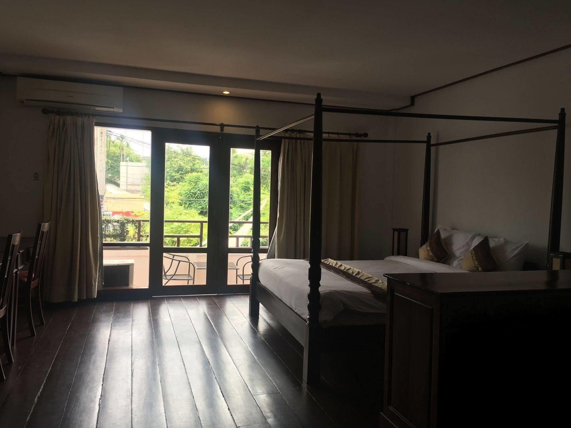 Av Hotel Vientiane Exteriör bild