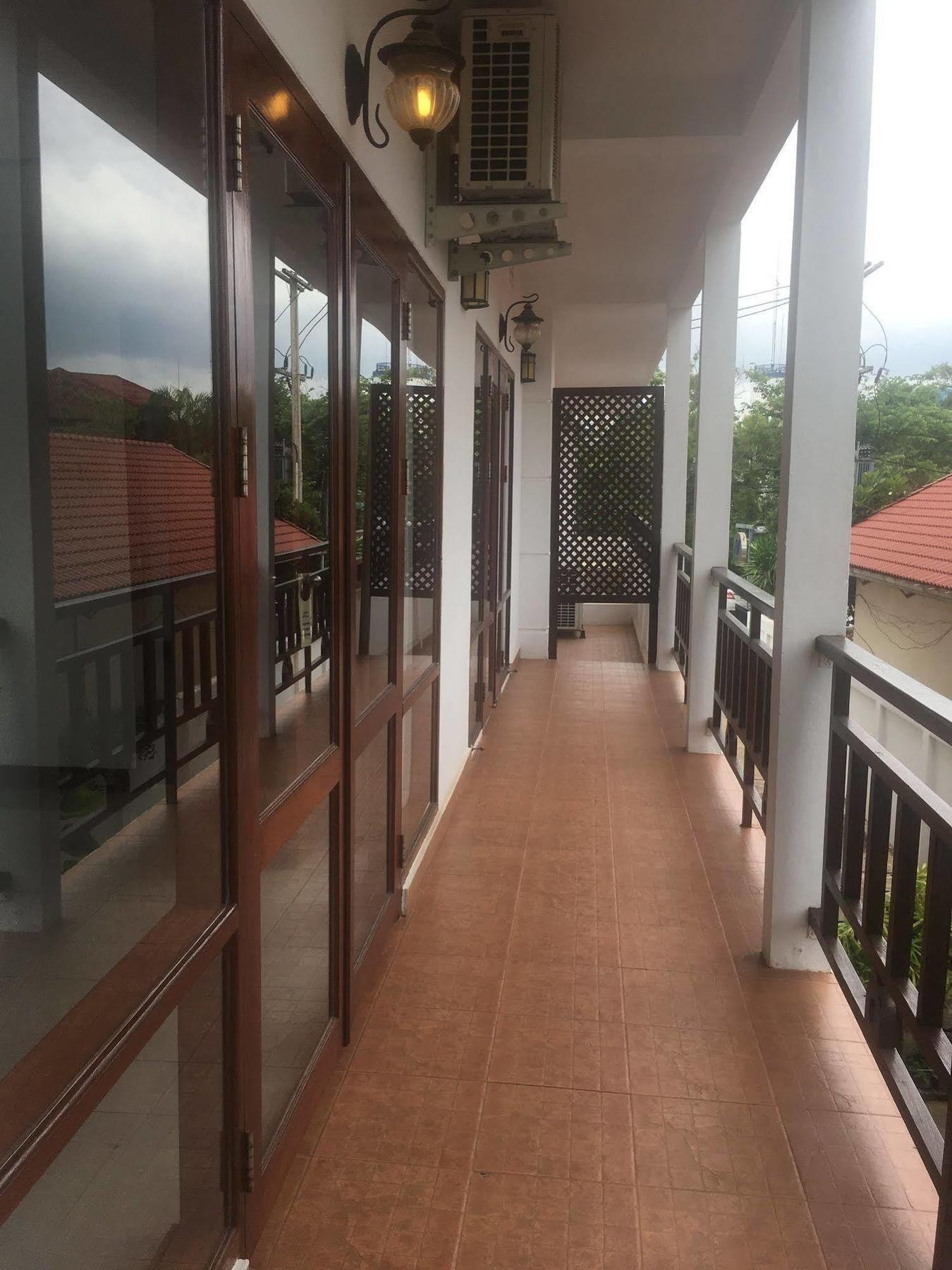 Av Hotel Vientiane Exteriör bild