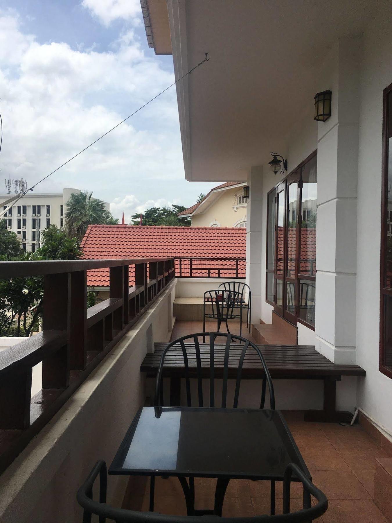 Av Hotel Vientiane Exteriör bild