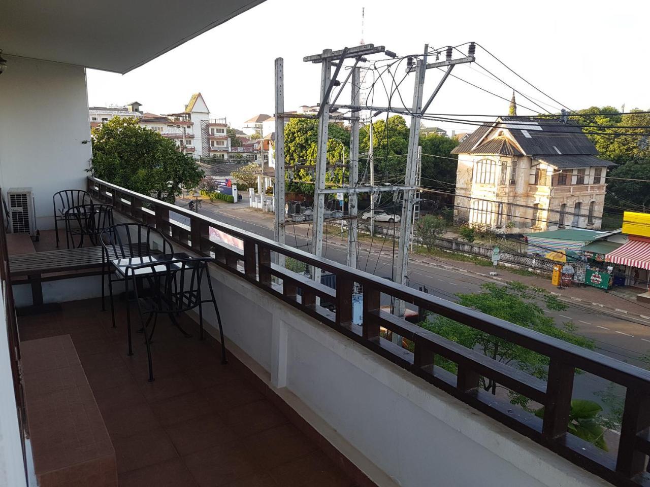 Av Hotel Vientiane Exteriör bild